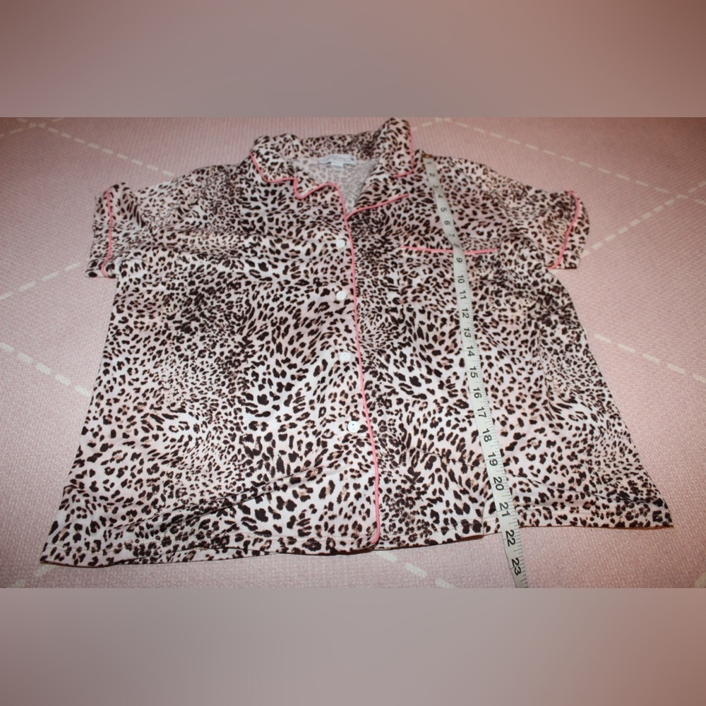 In bloom by Jonquil Women’s Medium Leopard Pajama Top - Picture 5 of 5